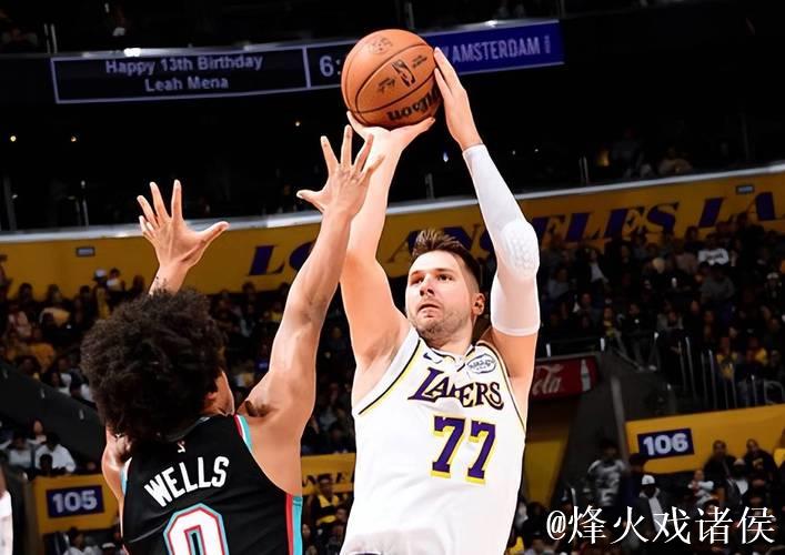 詹姆斯26+10达成里程碑 东契奇36+9 湖人主场力克灰熊